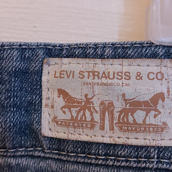 Levi's Denim Short - Picture 3 of 3